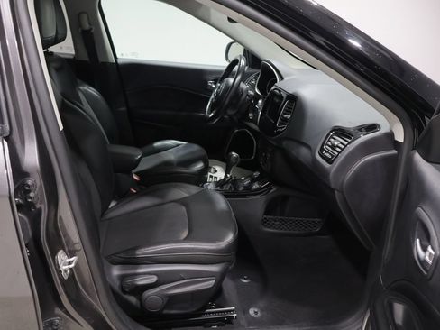 Used 2019 Jeep Compass Latitude AWD/4WD image 24