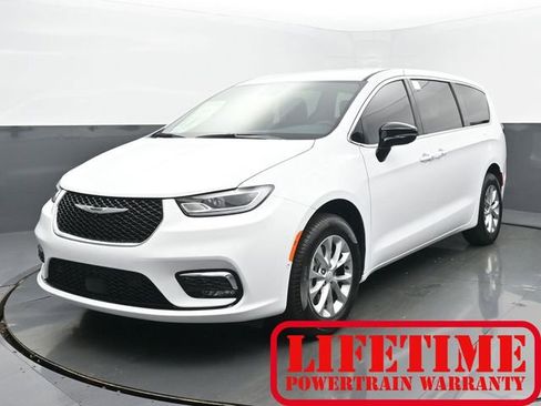 New 2025 Chrysler Pacifica Select w/ Uconnect Theater Family Group image 1