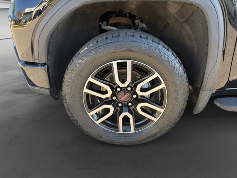 Used 2022 GMC Sierra 1500 AT4 w/ AT4 Premium Package AWD/4WD image 9