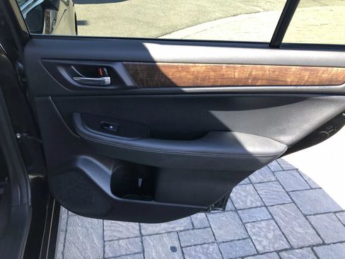 Used 2017 Subaru Outback 2.5i Limited AWD/4WD image 40