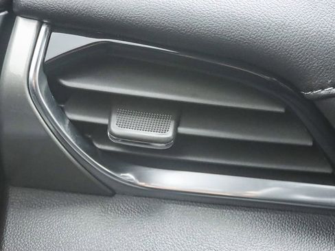 Used 2022 Chevrolet Traverse LT image 52