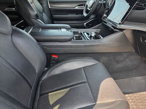 Certified 2024 Jeep Wagoneer L Series II w/ Flexible Seating Group AWD/4WD image 23
