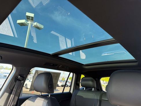 Used 2023 Volkswagen Tiguan SE R-Line image 6