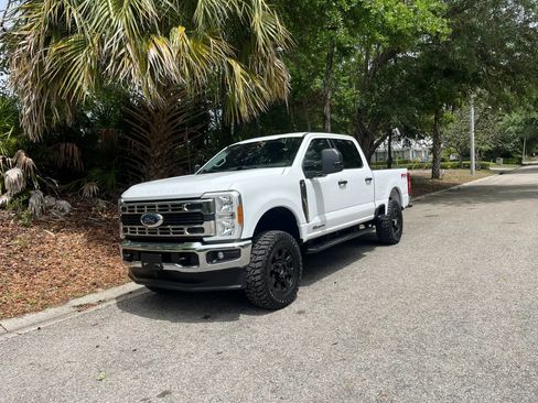 Used 2023 Ford F250 XLT w/ FX4 Off-Road Package AWD/4WD image 3