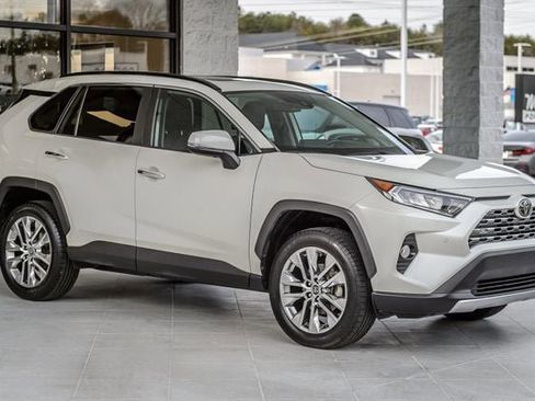 Used 2020 Toyota RAV4 Limited image 4