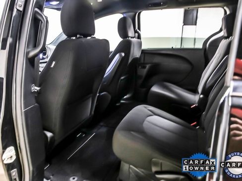 Used 2022 Chrysler Pacifica Touring image 25