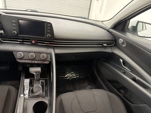 Used 2023 Hyundai Elantra SE FWD image 24