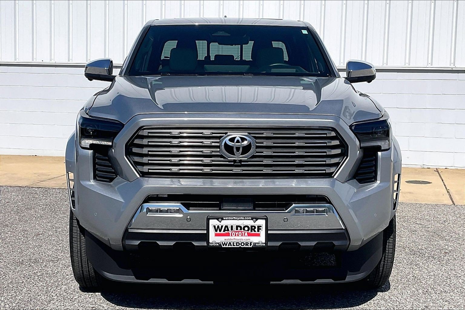 Used 2025 Toyota Tacoma Limited AWD/4WD image 3
