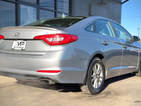 Used 2015 Hyundai Sonata SE w/ Option Group 09 FWD image 2