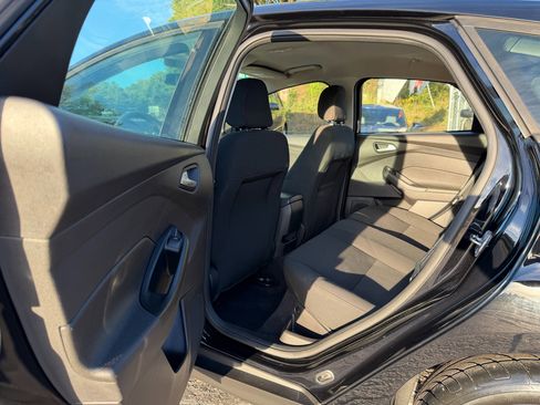 Used 2018 Ford Focus SE image 19