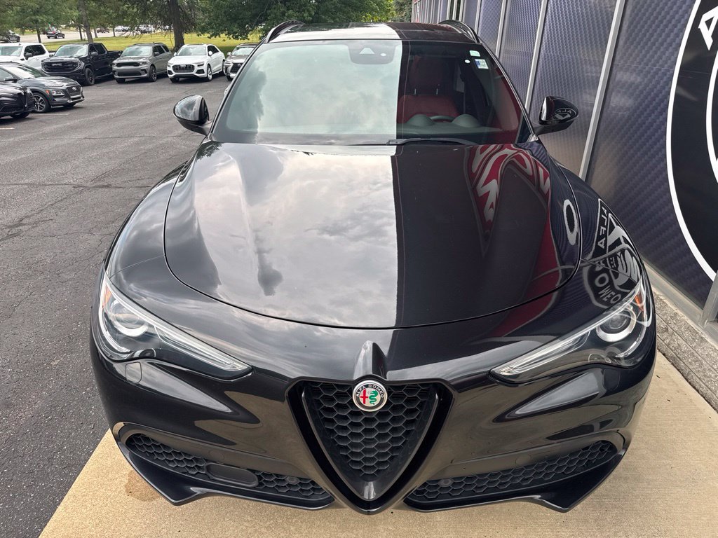 Used 2023 Alfa Romeo Stelvio Veloce AWD/4WD image 9