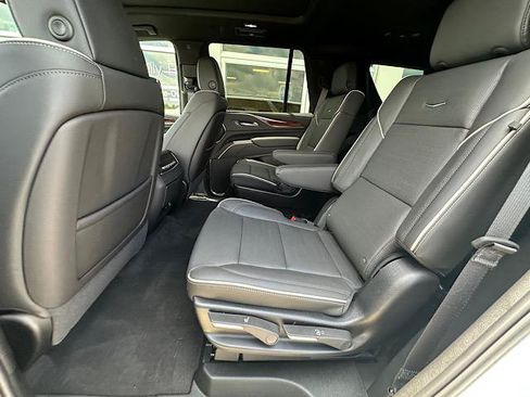 Used 2024 Cadillac Escalade Premium Luxury w/ Performance Package AWD/4WD image 19