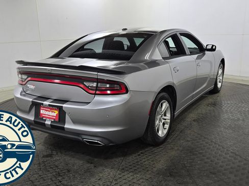 Used 2018 Dodge Charger SXT RWD image 13