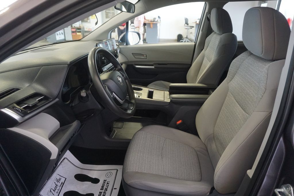 Certified 2021 Toyota Sienna LE FWD image 18
