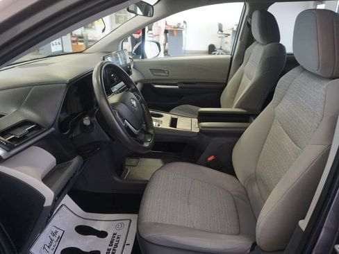 Certified 2021 Toyota Sienna LE FWD image 18
