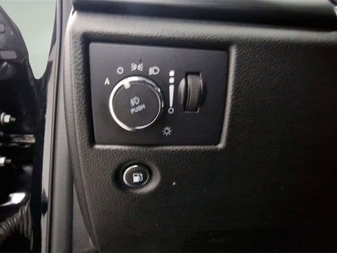 Used 2022 Jeep Grand Cherokee Laredo X image 16