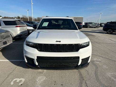 Used 2023 Jeep Grand Cherokee L Laredo image 4