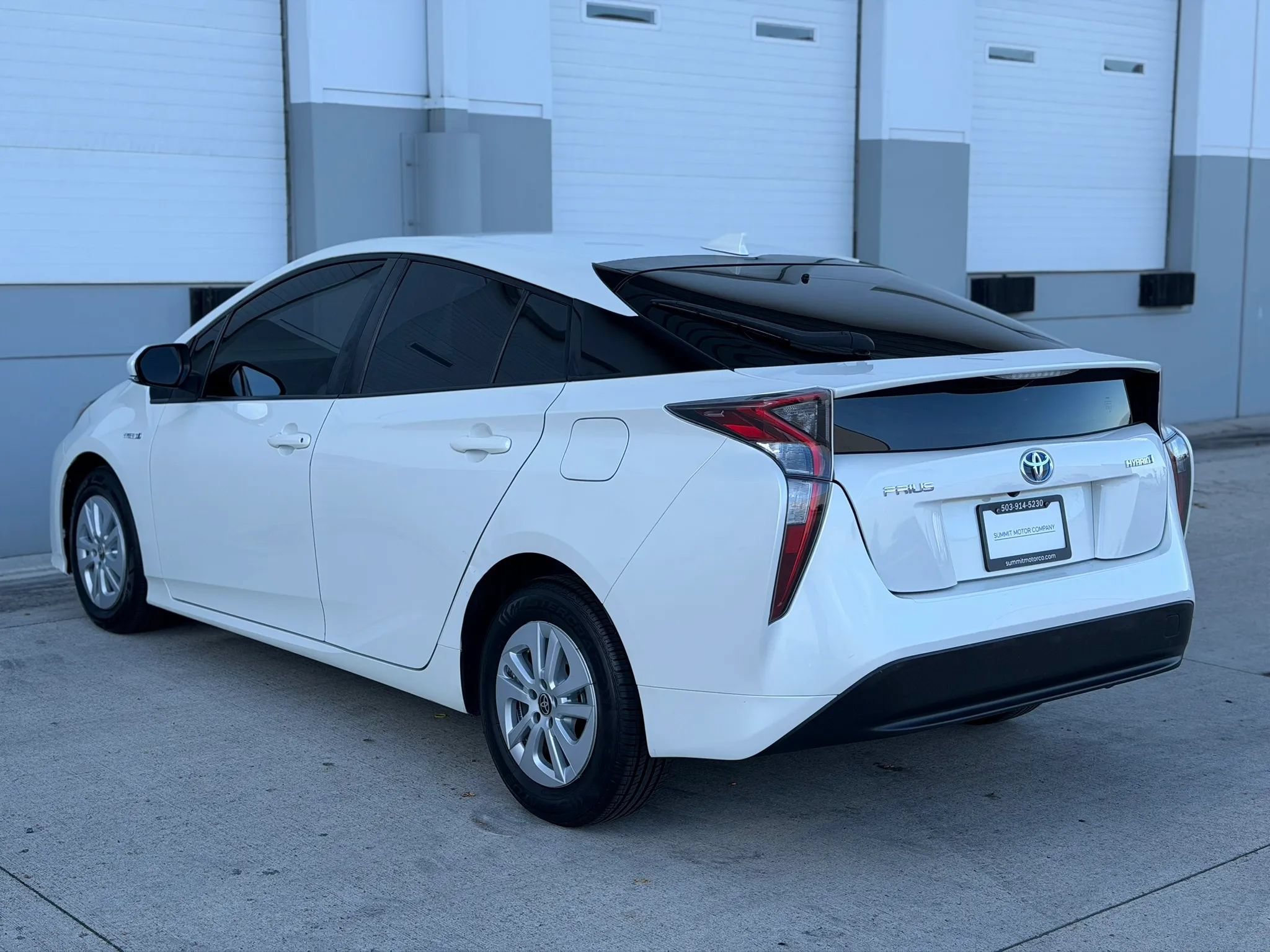 Used 2016 Toyota Prius Two w/ Preferred Accessory Package FWD image 3
