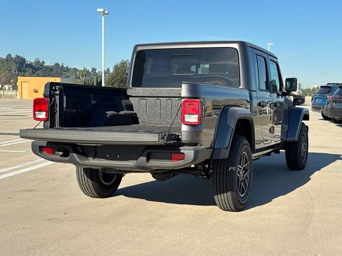 New 2026 Jeep Gladiator Sport AWD/4WD image 5
