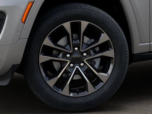 New 2025 Jeep Grand Cherokee Overland w/ Adv Protech Group III AWD/4WD image 9