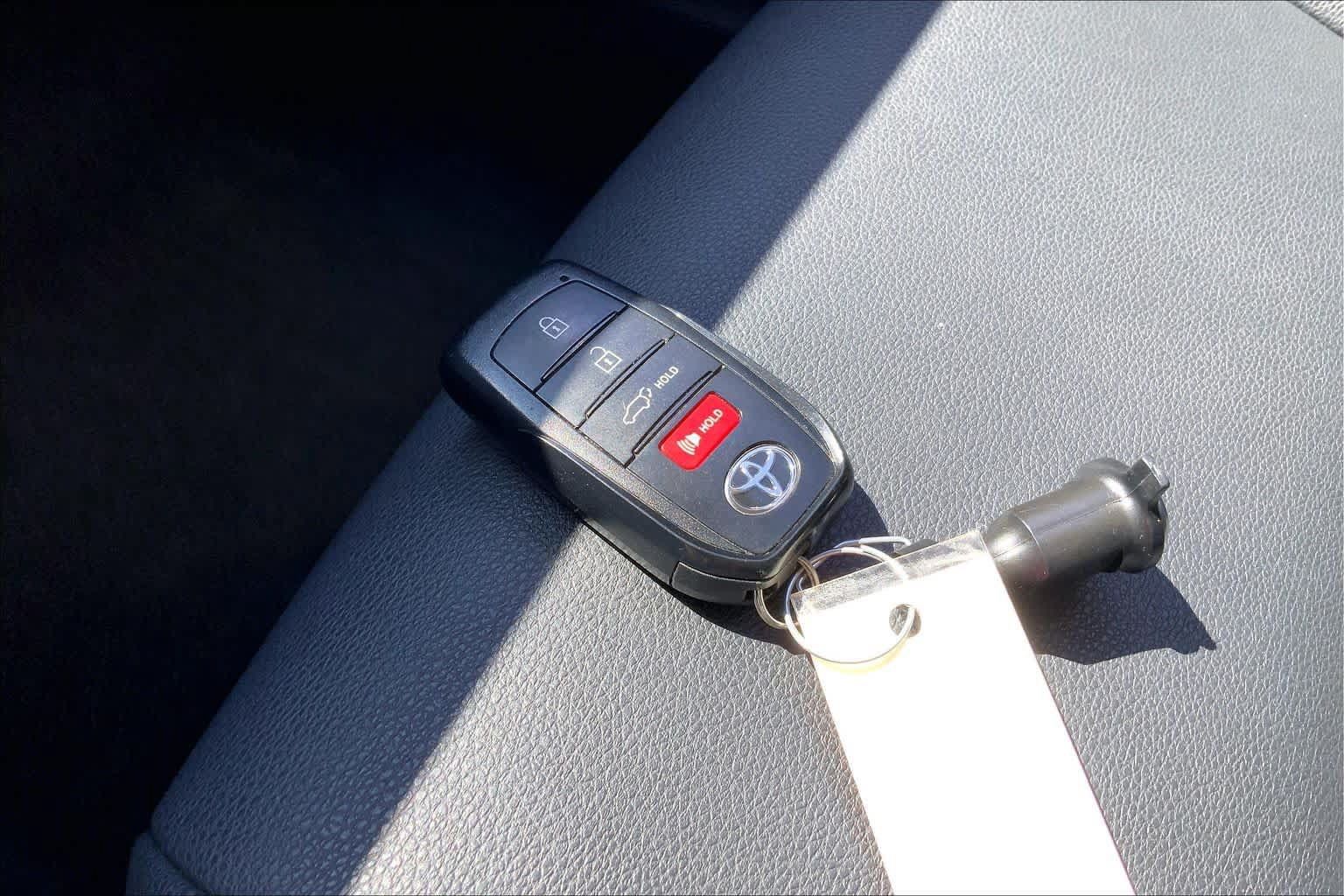 Used 2023 Toyota Corolla Cross XLE w/ Convenience Package AWD/4WD image 15