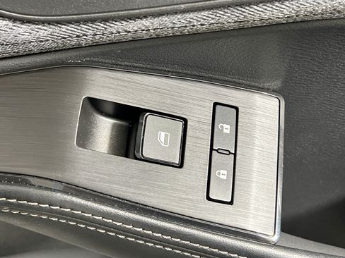 Used 2023 Nissan Rogue SV FWD image 31