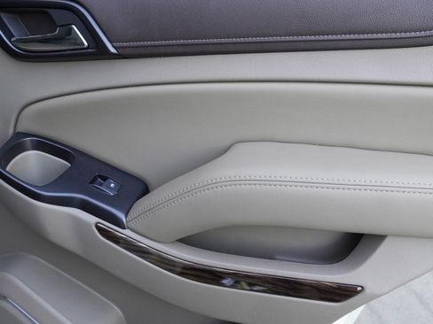 Used 2018 GMC Yukon SLT w/ Premium Edition image 33