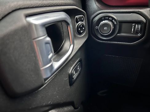 Used 2023 Jeep Wrangler Unlimited Rubicon w/ Cold Weather Group AWD/4WD image 19