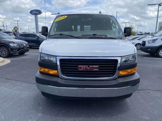 Used 2024 GMC Savana 2500 w/ Driver Convenience Package RWD image 2