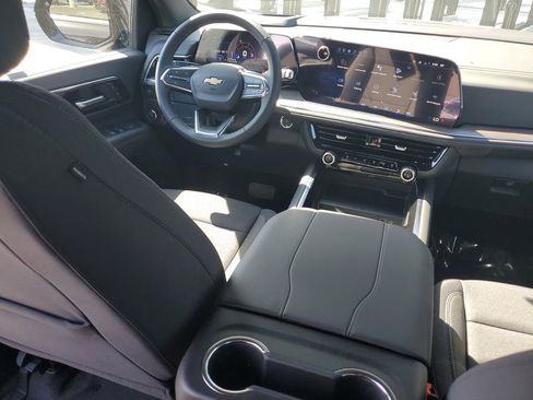New 2026 Chevrolet Suburban LS RWD image 10
