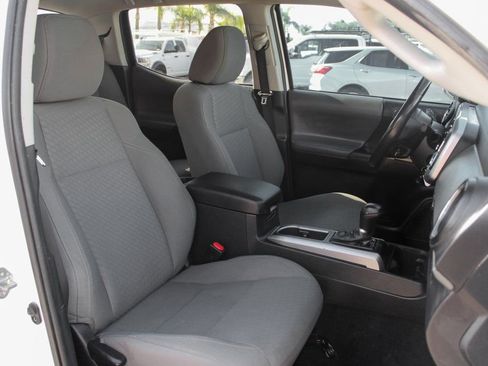 Used 2020 Toyota Tacoma SR5 image 30