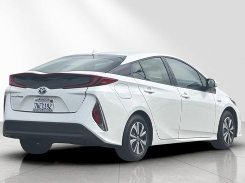 Used 2017 Toyota Prius Prime Premium FWD image 4