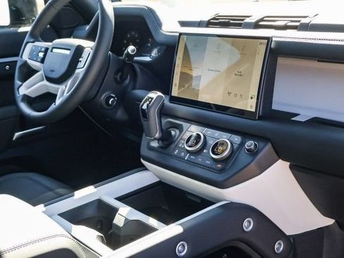 Certified 2025 Land Rover Defender 90 X-Dynamic SE AWD/4WD image 15