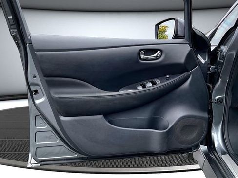 Certified 2025 Nissan Leaf SV Plus FWD image 19