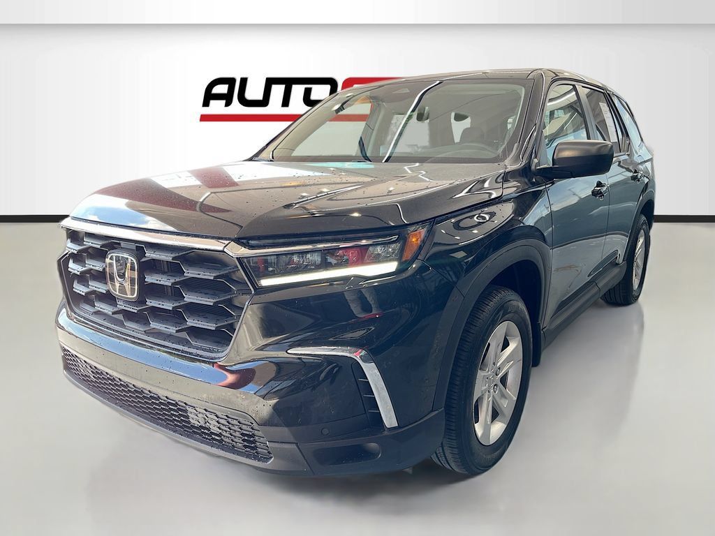 Used 2023 Honda Pilot LX image 3