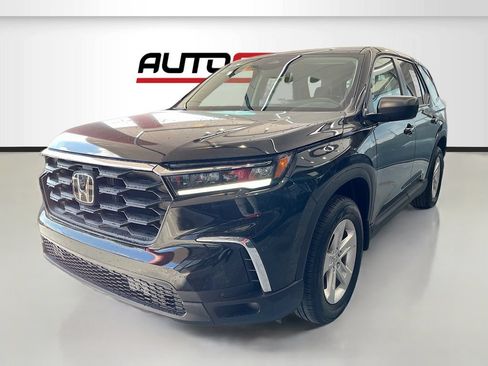Used 2023 Honda Pilot LX image 3