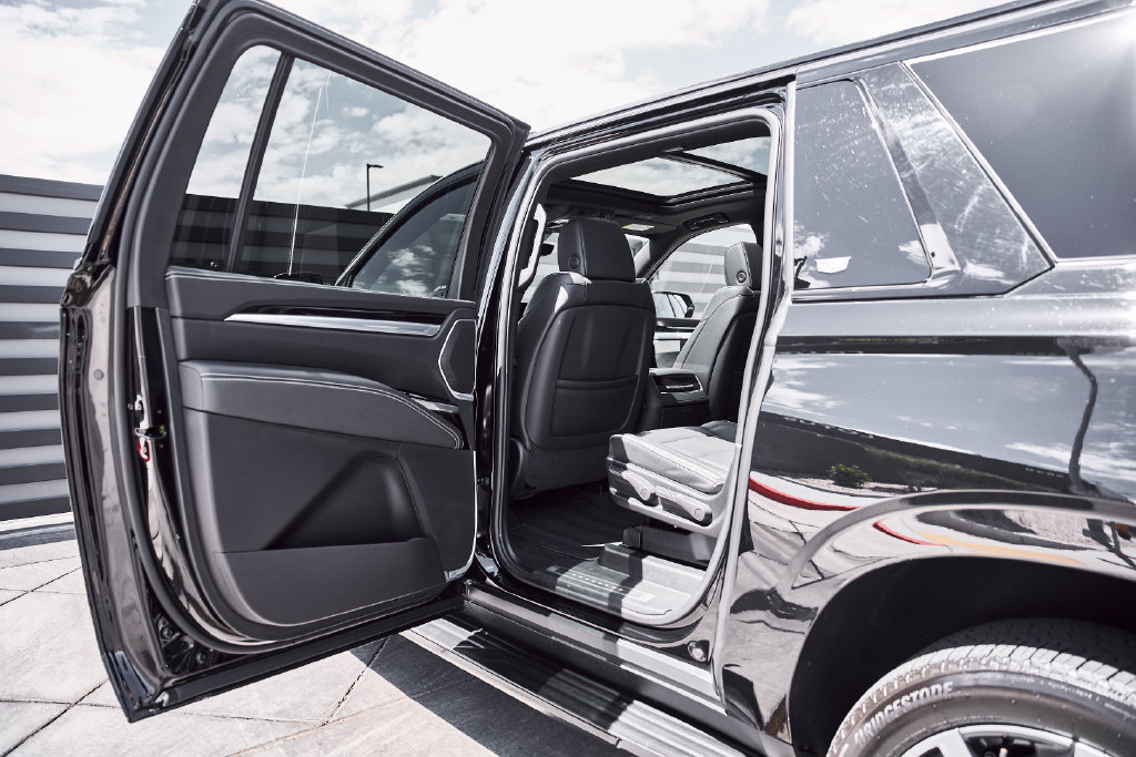 Used 2025 Cadillac Escalade ESV Sport AWD/4WD image 28