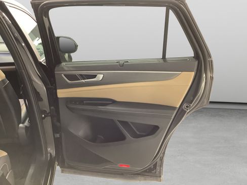 Used 2024 Volkswagen Atlas Cross Sport SE w/ Panoramic Sunroof Package FWD image 20