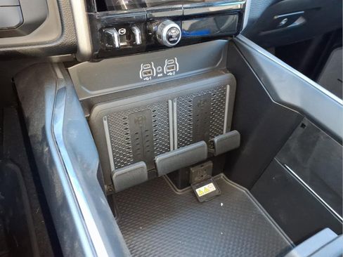 Used 2025 RAM 3500 Laramie AWD/4WD image 21