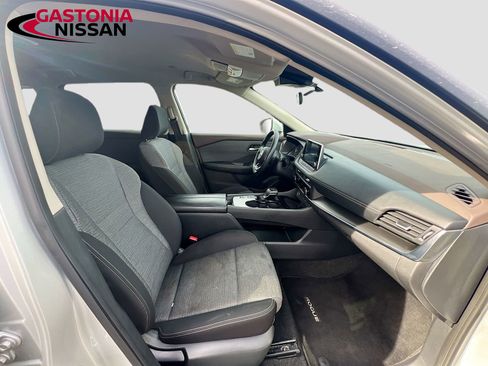 Used 2023 Nissan Rogue SV image 35