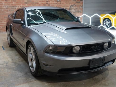 Used 2010 Ford Mustang GT image 5