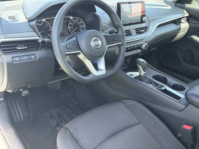 Used 2025 Nissan Altima 2.5 SV FWD image 19