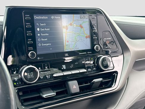 Used 2020 Toyota Highlander Limited FWD image 9