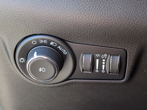 Used 2022 Jeep Compass Limited AWD/4WD image 21