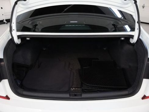 Used 2018 Volkswagen Passat 2.0T SE FWD image 17