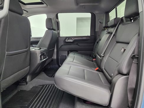 Used 2024 Chevrolet Silverado 2500 LTZ w/ LTZ Premium Package image 9