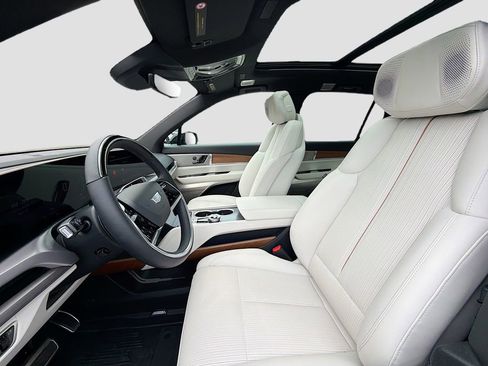 New 2026 Cadillac Vistiq Luxury w/ LPO, Floor Liner Package AWD/4WD image 21