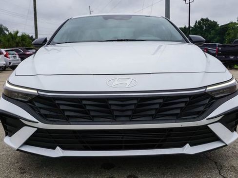 Used 2025 Hyundai Elantra Sport FWD image 8