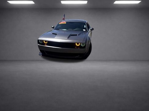Used 2017 Dodge Challenger R/T RWD image 28