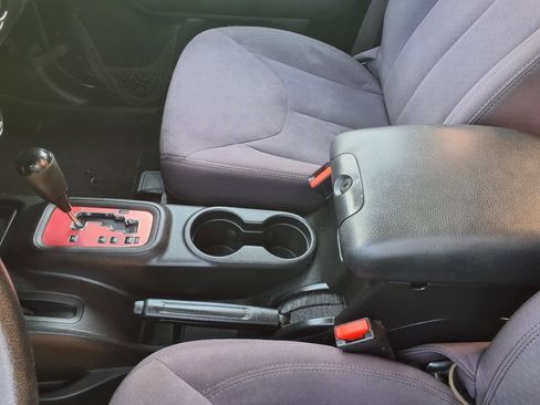 Used 2013 Jeep Wrangler Freedom Edition image 10